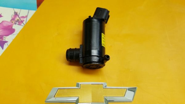 Bơm nước rửa kính xe Captiva chính hãng