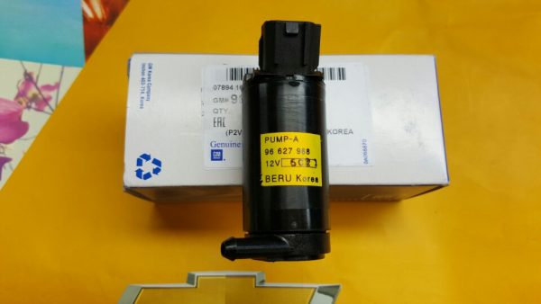 Bơm nước rửa kính xe Captiva chính hãng